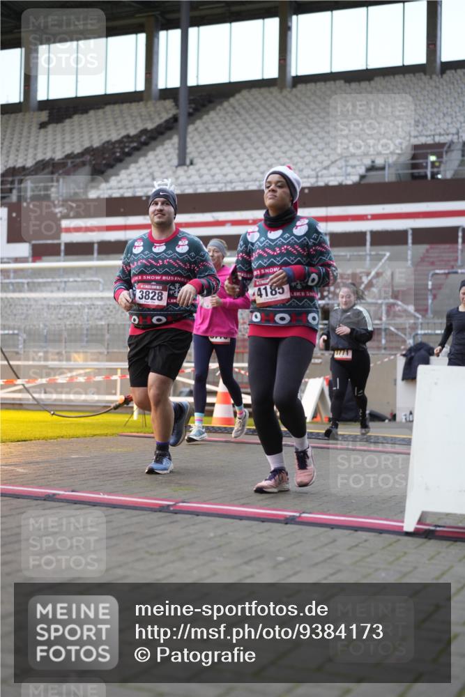 07.12.2025 - St. Pauli X-Mass-Run No. 15 Patografie http://msf.ph/oto/9384173 07.12.2025 10:26:40 Ziel 3771, 3787, 3792, 3828, 4185, 4384, 4506, 4512, 4705 meine-sportfotos.de