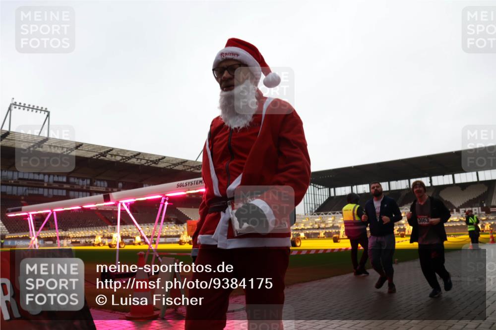07.12.2025 - St. Pauli X-Mass-Run No. 15 Luisa Fischer http://msf.ph/oto/9384175 07.12.2025 11:28:34 Ziel 3063, 407, 1082, 2138, 2139, 2162, 2163, 2164, 2192, 2196, 2567, 2655, 2808, 2845, 2930, 2980, 3027, 3057, 3063, 3074, 3599, 3670, 4644, 4653, 4655 meine-sportfotos.de