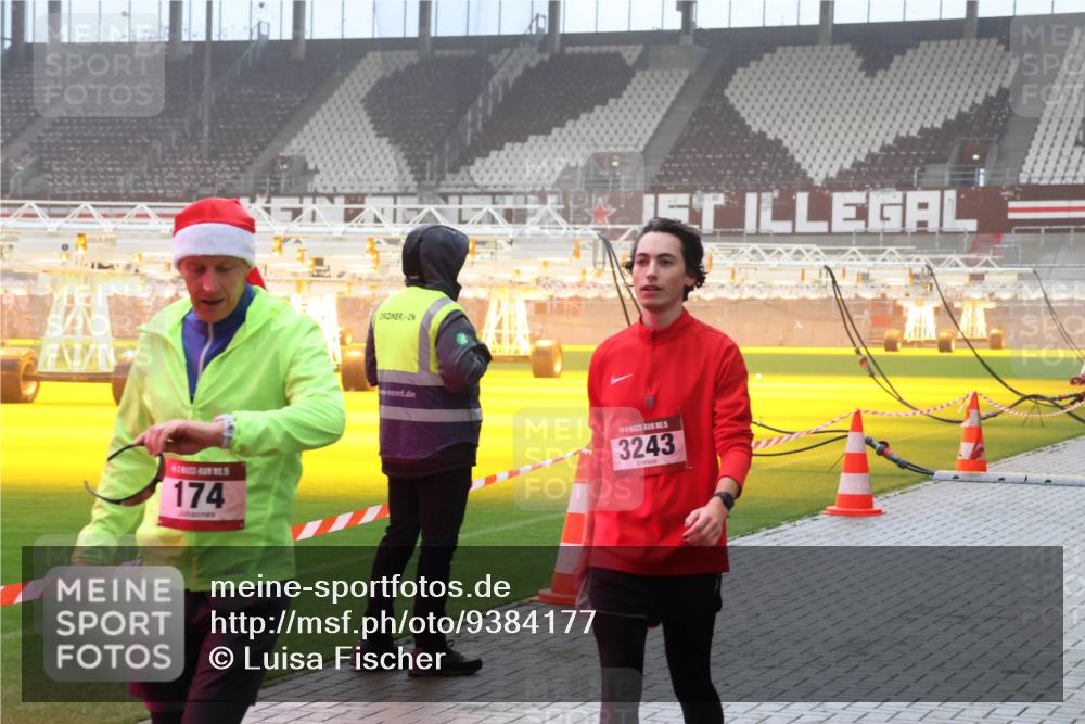 07.12.2025 - St. Pauli X-Mass-Run No. 15 Luisa Fischer http://msf.ph/oto/9384177 07.12.2025 10:14:42 Ziel 5, 174, 3243, 174, 352, 1158, 2564, 2617, 2618, 2864, 2951, 3243, 4371, 4489, 4502, 4508, 4526, 4545 meine-sportfotos.de