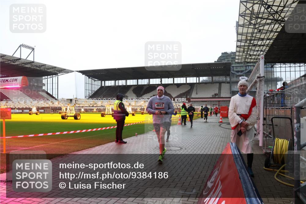07.12.2025 - St. Pauli X-Mass-Run No. 15 Luisa Fischer http://msf.ph/oto/9384186 07.12.2025 11:28:41 Ziel 4653, 1082, 1897, 1917, 1919, 1920, 1921, 2138, 2139, 2162, 2163, 2164, 2192, 2196, 2426, 2427, 2431, 2495, 2655, 2774, 2808, 2845, 2930, 2980, 3027, 3057, 3063, 3074, 3599, 3670, 4641, 4644, 4653, 4655 meine-sportfotos.de