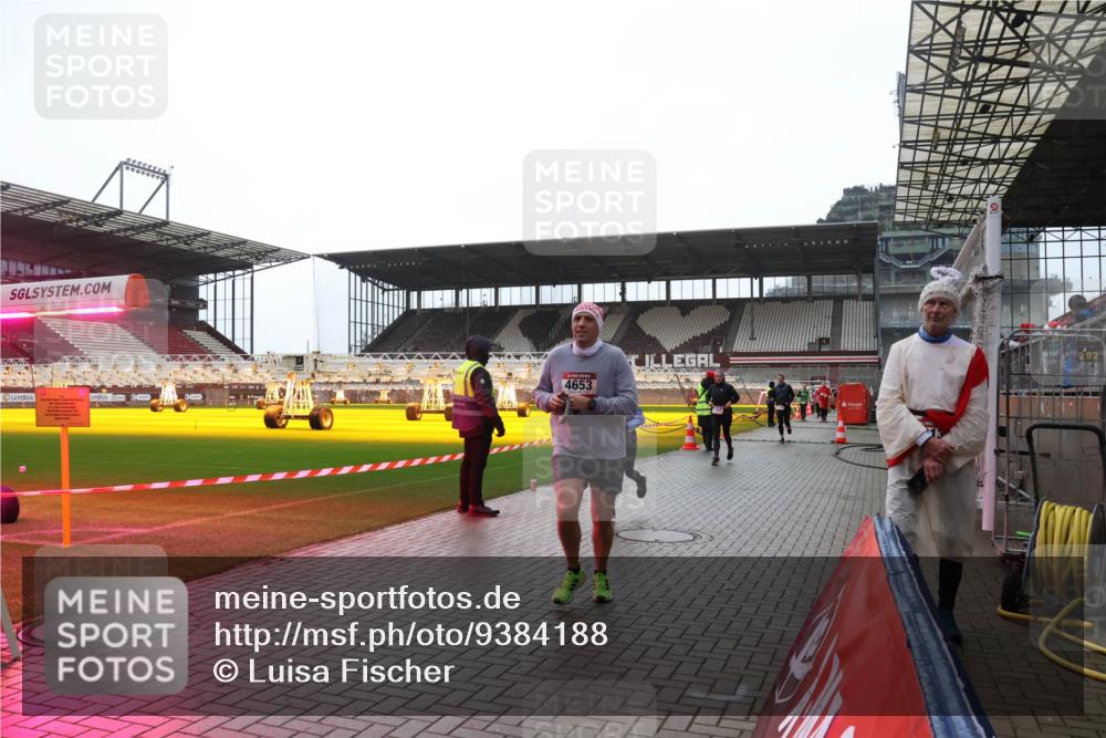 07.12.2025 - St. Pauli X-Mass-Run No. 15 Luisa Fischer http://msf.ph/oto/9384188 07.12.2025 11:28:41 Ziel 4653, 1082, 1897, 1917, 1919, 1920, 1921, 2138, 2139, 2162, 2163, 2164, 2192, 2196, 2426, 2427, 2431, 2495, 2655, 2774, 2808, 2845, 2930, 2980, 3027, 3057, 3063, 3074, 3599, 3670, 4641, 4644, 4653, 4655 meine-sportfotos.de