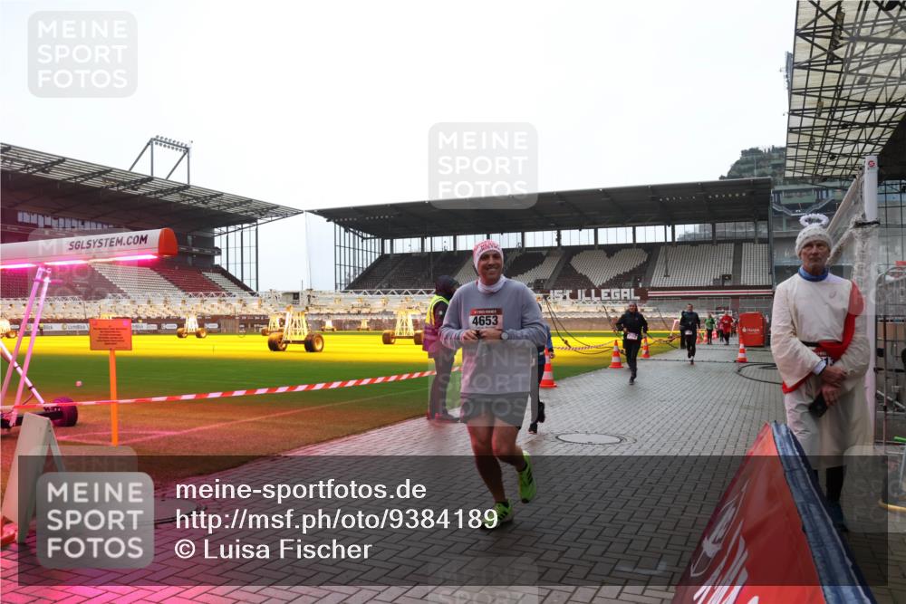 07.12.2025 - St. Pauli X-Mass-Run No. 15 Luisa Fischer http://msf.ph/oto/9384189 07.12.2025 11:28:42 Ziel 4653, 1082, 1897, 1917, 1919, 1920, 1921, 2138, 2139, 2162, 2163, 2164, 2192, 2196, 2426, 2427, 2431, 2495, 2655, 2774, 2808, 2845, 2930, 2980, 3027, 3057, 3063, 3074, 3599, 3670, 4641, 4644, 4653, 4655 meine-sportfotos.de