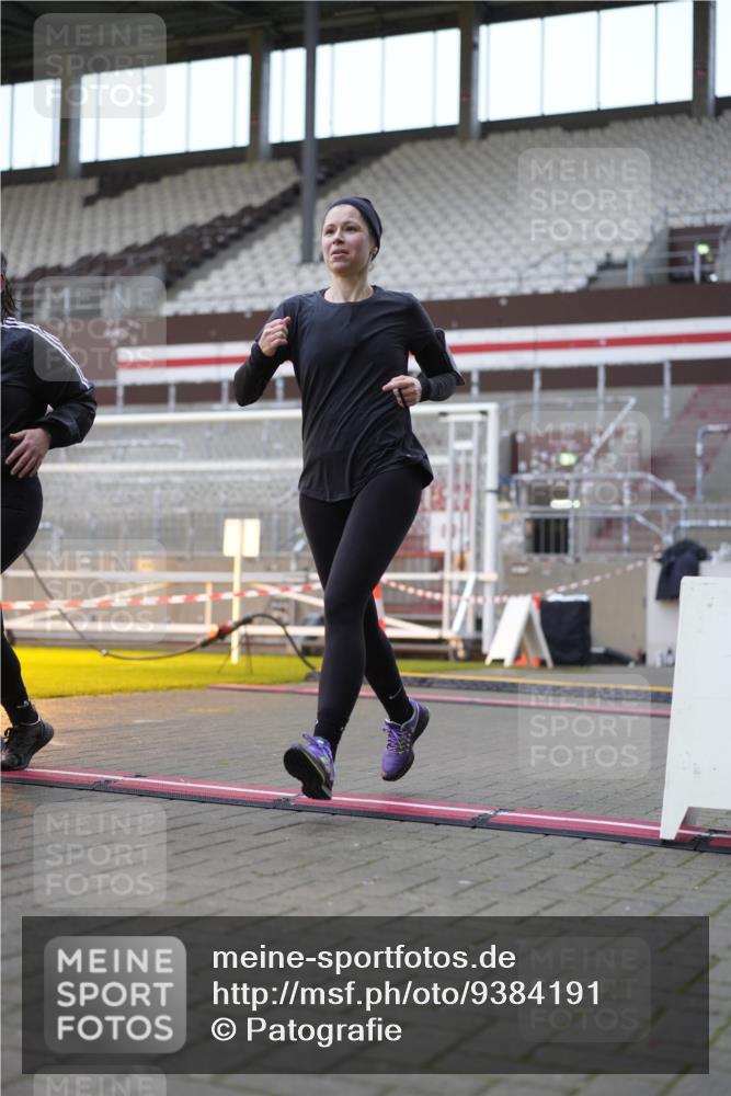 07.12.2025 - St. Pauli X-Mass-Run No. 15 Patografie http://msf.ph/oto/9384191 07.12.2025 10:26:42 Ziel 3771, 3787, 3792, 3828, 4185, 4384, 4705 meine-sportfotos.de