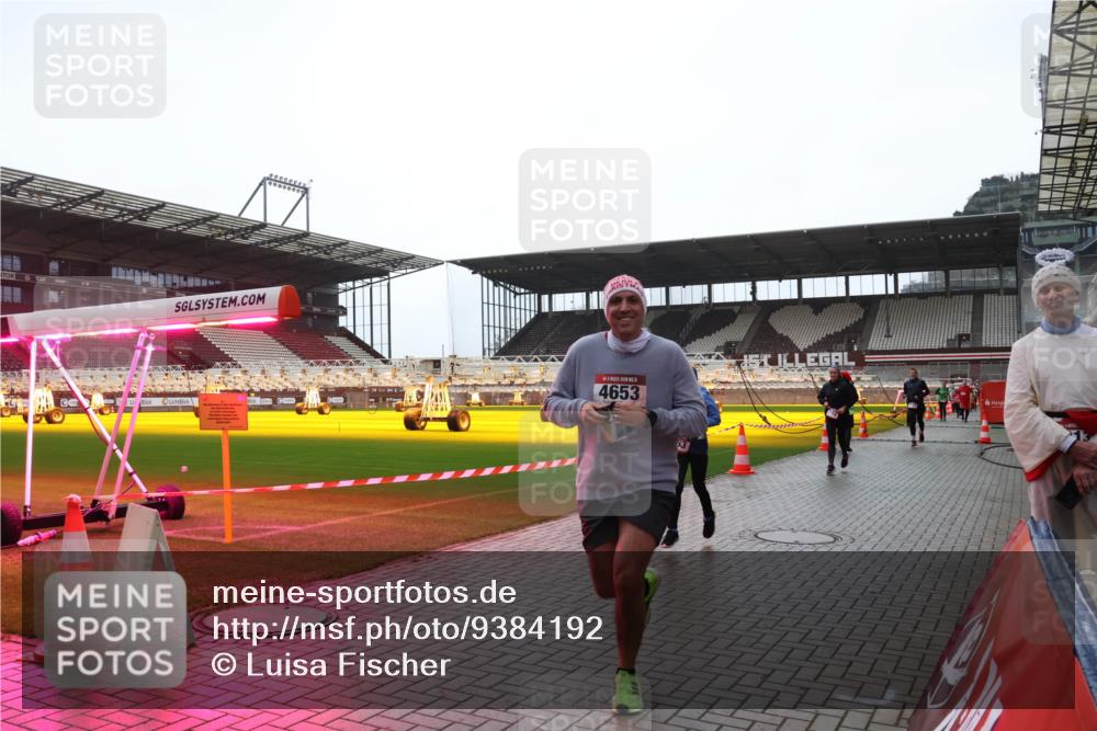 07.12.2025 - St. Pauli X-Mass-Run No. 15 Luisa Fischer http://msf.ph/oto/9384192 07.12.2025 11:28:42 Ziel 4653, 1082, 1897, 1917, 1919, 1920, 1921, 2138, 2139, 2162, 2163, 2164, 2192, 2196, 2426, 2427, 2431, 2495, 2655, 2774, 2808, 2845, 2930, 2980, 3027, 3057, 3063, 3074, 3599, 3670, 4641, 4644, 4653, 4655 meine-sportfotos.de