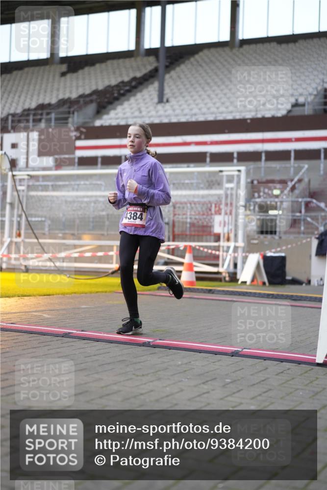 07.12.2025 - St. Pauli X-Mass-Run No. 15 Patografie http://msf.ph/oto/9384200 07.12.2025 10:26:45 Ziel 3771, 3787, 3792, 3828, 4185, 4384, 4705 meine-sportfotos.de