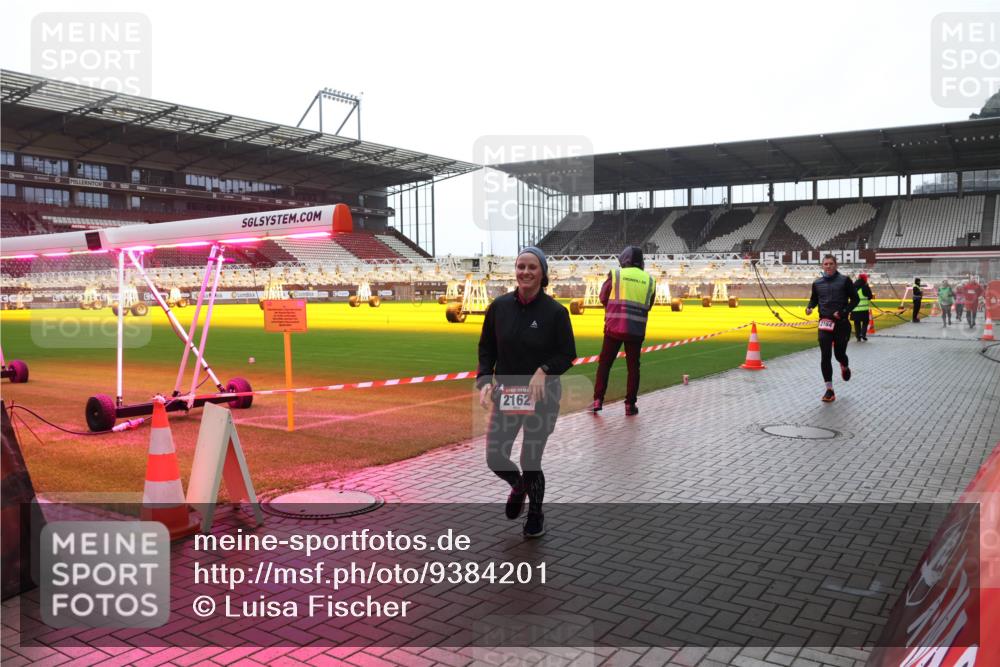07.12.2025 - St. Pauli X-Mass-Run No. 15 Luisa Fischer http://msf.ph/oto/9384201 07.12.2025 11:28:46 Ziel 2162, 2164, 1082, 1897, 1917, 1919, 1920, 1921, 2138, 2139, 2162, 2163, 2164, 2192, 2196, 2426, 2427, 2431, 2495, 2655, 2774, 2808, 2845, 2930, 2980, 3027, 3057, 3063, 3074, 3599, 3670, 4641, 4644, 4653, 4655, 4832 meine-sportfotos.de