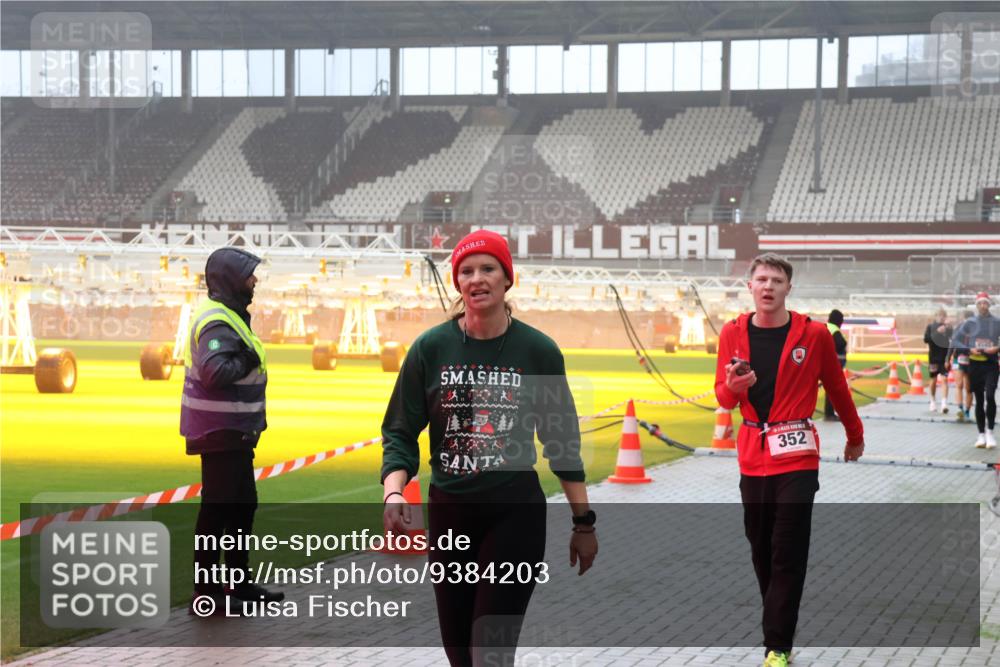07.12.2025 - St. Pauli X-Mass-Run No. 15 Luisa Fischer http://msf.ph/oto/9384203 07.12.2025 10:14:50 Ziel 352, 174, 352, 1158, 2564, 2617, 2618, 2864, 3243, 3481, 3565, 4489, 4502, 4508, 4526, 4545 meine-sportfotos.de