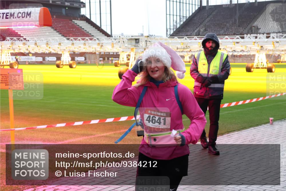 07.12.2025 - St. Pauli X-Mass-Run No. 15 Luisa Fischer http://msf.ph/oto/9384212 07.12.2025 11:28:59 Ziel 15, 4641, 670, 1897, 1917, 1919, 1920, 1921, 2038, 2162, 2163, 2164, 2383, 2426, 2427, 2431, 2495, 2707, 2709, 2774, 2808, 2845, 3057, 3063, 3074, 3234, 3599, 3670, 4641, 4644, 4653, 4655, 4818, 4832, 4837, 4838 meine-sportfotos.de
