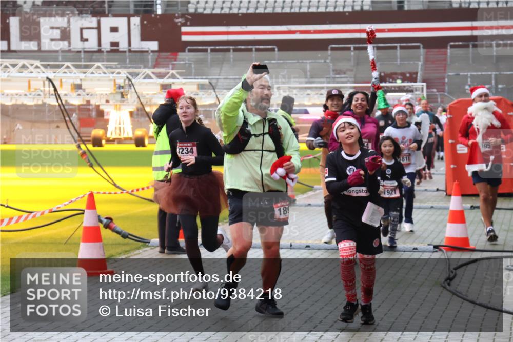 07.12.2025 - St. Pauli X-Mass-Run No. 15 Luisa Fischer http://msf.ph/oto/9384218 07.12.2025 11:29:02 Ziel 3234, 18818, 195, 18, 1921, 1897, 1917, 1919, 1920, 1921, 2038, 2162, 2163, 2164, 2189, 2190, 2383, 2426, 2427, 2431, 2495, 2707, 2709, 2774, 2808, 2845, 3063, 3074, 3234, 3599, 3670, 4641, 4653, 4818, 4832, 4837, 4838 meine-sportfotos.de