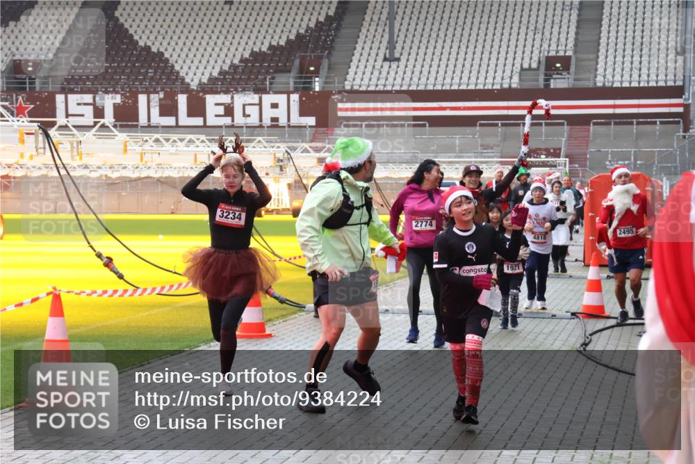 07.12.2025 - St. Pauli X-Mass-Run No. 15 Luisa Fischer http://msf.ph/oto/9384224 07.12.2025 11:29:03 Ziel 3234, 2774, 1921, 2495, 4818, 1897, 1917, 1919, 1920, 1921, 2038, 2162, 2163, 2164, 2189, 2190, 2383, 2426, 2427, 2431, 2495, 2707, 2709, 2774, 2808, 2845, 3074, 3234, 3599, 3670, 4641, 4653, 4818, 4832, 4837, 4838 meine-sportfotos.de