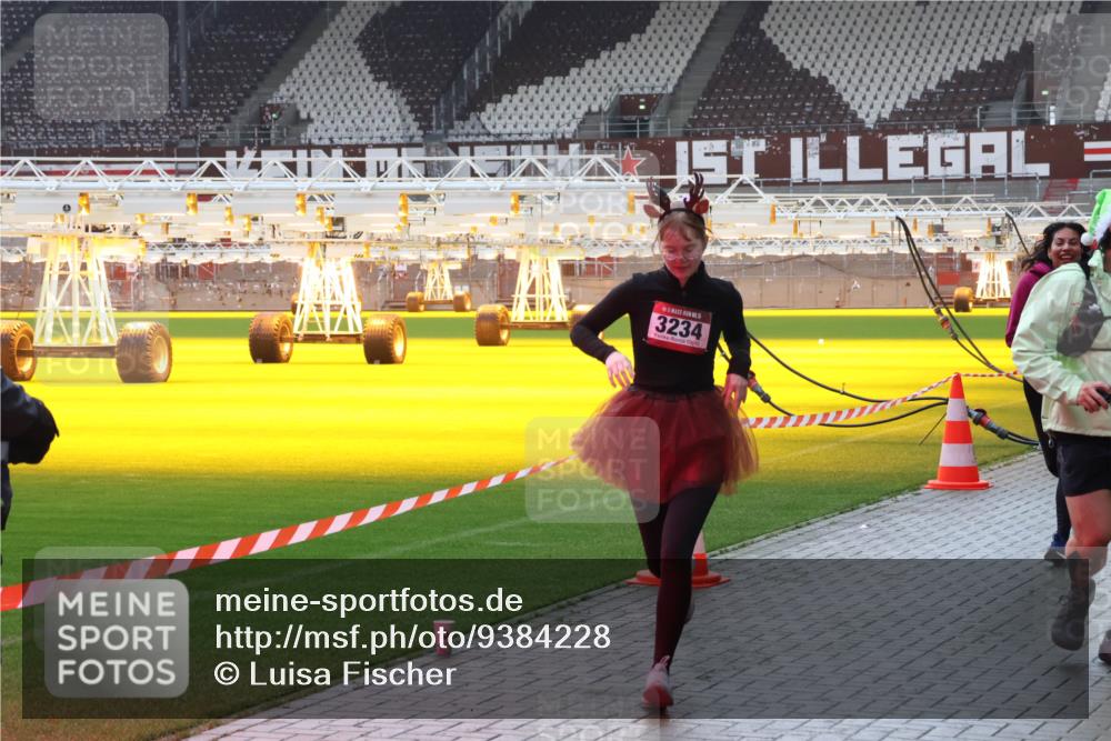 07.12.2025 - St. Pauli X-Mass-Run No. 15 Luisa Fischer http://msf.ph/oto/9384228 07.12.2025 11:29:05 Ziel 3234, 1897, 1917, 1919, 1920, 1921, 2038, 2162, 2163, 2164, 2189, 2190, 2383, 2426, 2427, 2431, 2495, 2707, 2709, 2774, 2808, 2845, 3234, 3599, 3670, 4641, 4653, 4818, 4832, 4837, 4838 meine-sportfotos.de