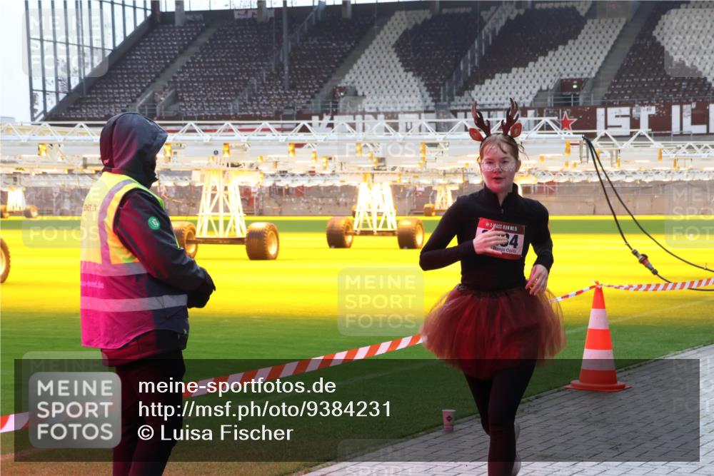 07.12.2025 - St. Pauli X-Mass-Run No. 15 Luisa Fischer http://msf.ph/oto/9384231 07.12.2025 11:29:05 Ziel 15, 34, 1897, 1917, 1919, 1920, 1921, 2038, 2162, 2163, 2164, 2189, 2190, 2383, 2426, 2427, 2431, 2495, 2707, 2709, 2774, 2808, 2845, 3234, 3599, 3670, 4641, 4653, 4818, 4832, 4837, 4838 meine-sportfotos.de