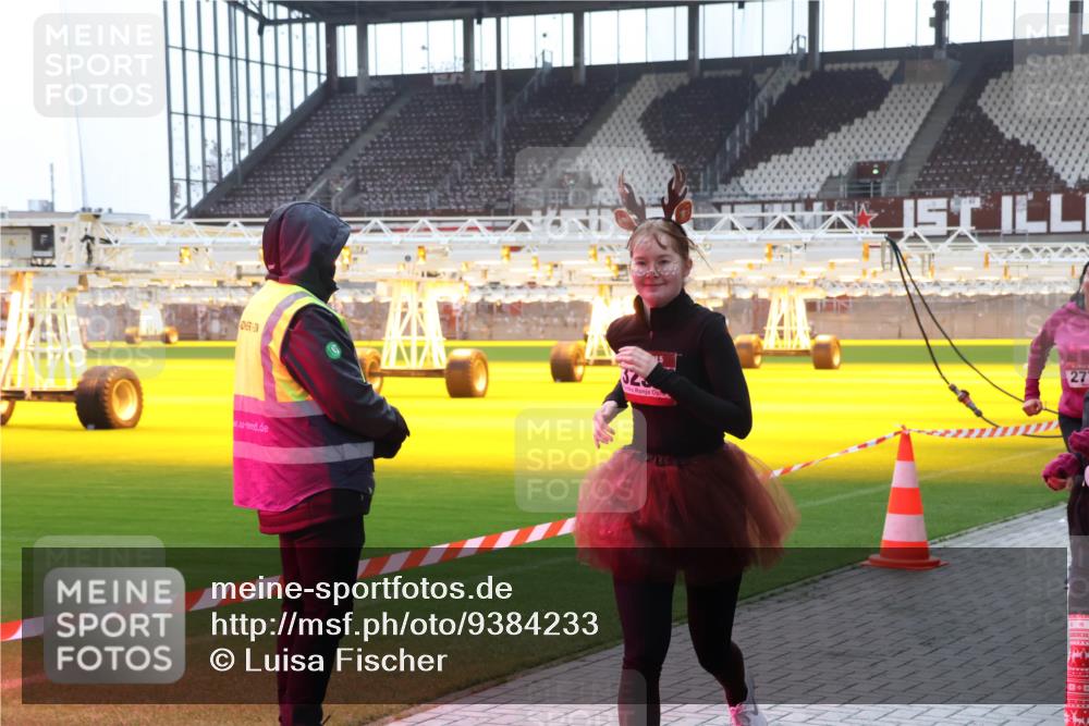 07.12.2025 - St. Pauli X-Mass-Run No. 15 Luisa Fischer http://msf.ph/oto/9384233 07.12.2025 11:29:06 Ziel 27, 1897, 1917, 1919, 1920, 1921, 2038, 2162, 2163, 2164, 2189, 2190, 2383, 2426, 2427, 2431, 2495, 2707, 2709, 2774, 2808, 2845, 3234, 3599, 3670, 4641, 4653, 4818, 4832, 4837, 4838 meine-sportfotos.de