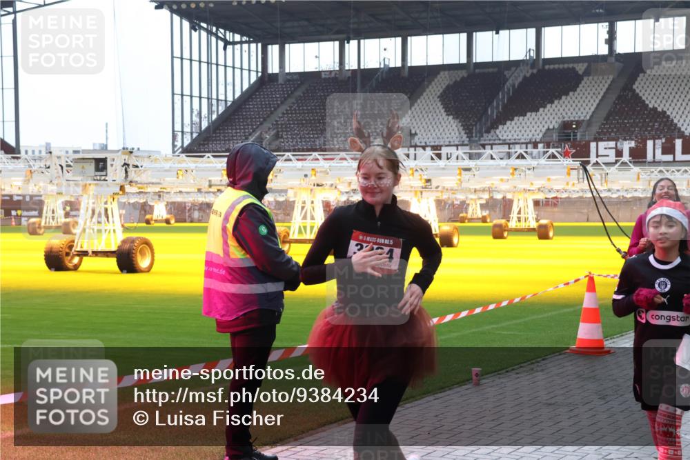 07.12.2025 - St. Pauli X-Mass-Run No. 15 Luisa Fischer http://msf.ph/oto/9384234 07.12.2025 11:29:06 Ziel 5, 2224, 1897, 1917, 1919, 1920, 1921, 2038, 2162, 2163, 2164, 2189, 2190, 2383, 2426, 2427, 2431, 2495, 2707, 2709, 2774, 2808, 2845, 3234, 3599, 3670, 4641, 4653, 4818, 4832, 4837, 4838 meine-sportfotos.de