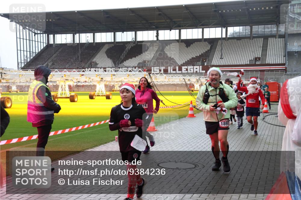 07.12.2025 - St. Pauli X-Mass-Run No. 15 Luisa Fischer http://msf.ph/oto/9384236 07.12.2025 11:29:07 Ziel 374, 1897, 1921, 2495, 1897, 1917, 1919, 1920, 1921, 2038, 2162, 2163, 2164, 2189, 2190, 2383, 2426, 2427, 2431, 2495, 2707, 2709, 2774, 2808, 2845, 3234, 3599, 3670, 4641, 4818, 4832, 4837, 4838 meine-sportfotos.de