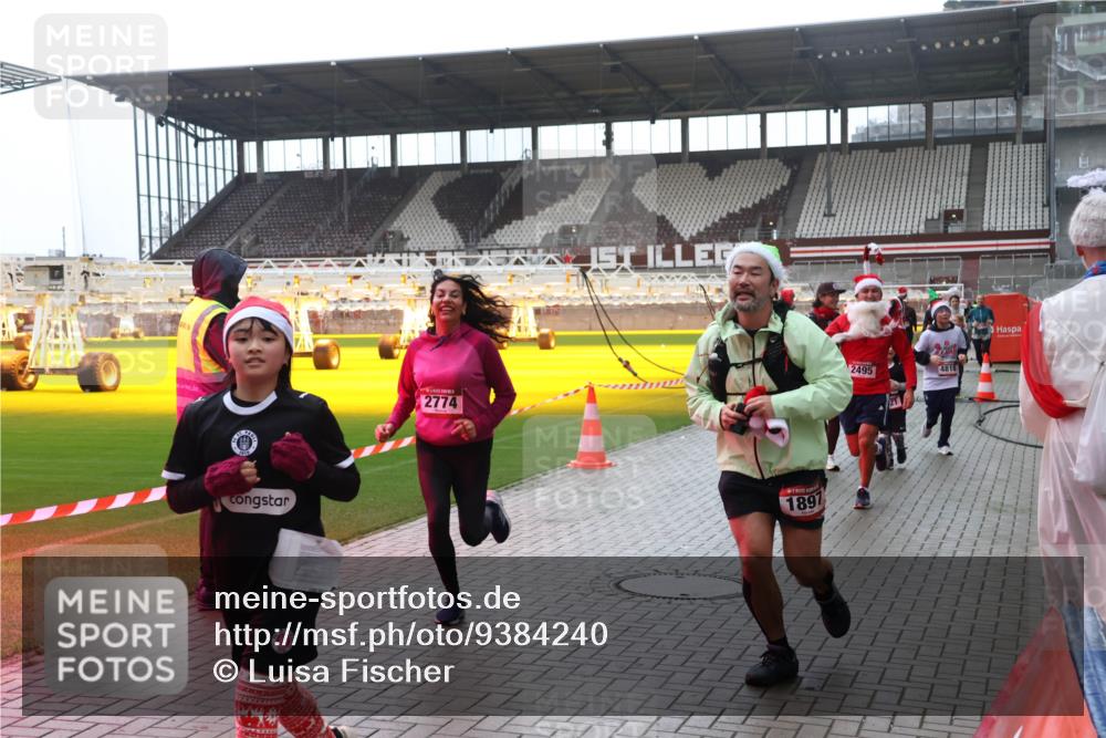 07.12.2025 - St. Pauli X-Mass-Run No. 15 Luisa Fischer http://msf.ph/oto/9384240 07.12.2025 11:29:07 Ziel 2774, 1897, 2495, 4818, 1897, 1917, 1919, 1920, 1921, 2038, 2162, 2163, 2164, 2189, 2190, 2383, 2426, 2427, 2431, 2495, 2707, 2709, 2774, 2808, 2845, 3234, 3599, 3670, 4641, 4818, 4832, 4837, 4838 meine-sportfotos.de