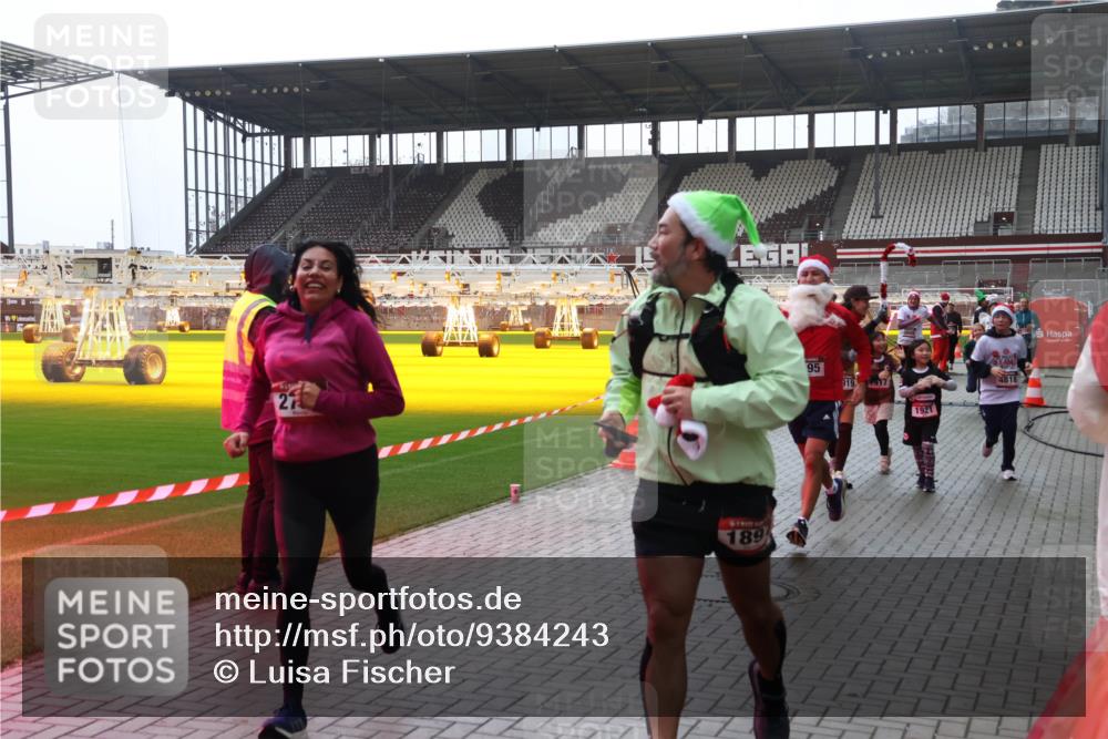 07.12.2025 - St. Pauli X-Mass-Run No. 15 Luisa Fischer http://msf.ph/oto/9384243 07.12.2025 11:29:08 Ziel 27, 189, 95, 919, 917, 1921, 4818, 1897, 1917, 1919, 1920, 1921, 2038, 2162, 2163, 2164, 2189, 2190, 2383, 2426, 2427, 2431, 2495, 2707, 2709, 2774, 2808, 2845, 3234, 3599, 3670, 4641, 4818, 4832, 4837, 4838 meine-sportfotos.de