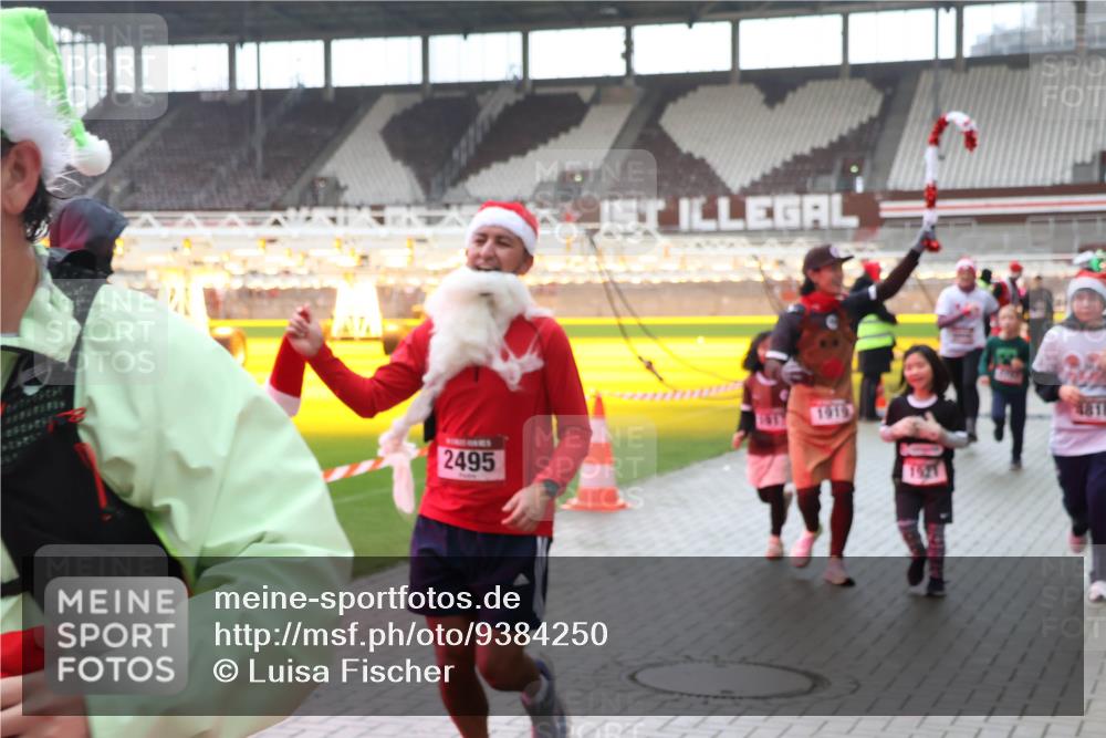 07.12.2025 - St. Pauli X-Mass-Run No. 15 Luisa Fischer http://msf.ph/oto/9384250 07.12.2025 11:29:09 Ziel 2495, 1, 1617, 1919, 481, 1897, 1917, 1919, 1920, 1921, 2038, 2162, 2163, 2164, 2189, 2190, 2383, 2426, 2427, 2431, 2495, 2707, 2709, 2774, 2808, 2845, 3234, 3599, 3670, 4641, 4818, 4832, 4837, 4838 meine-sportfotos.de