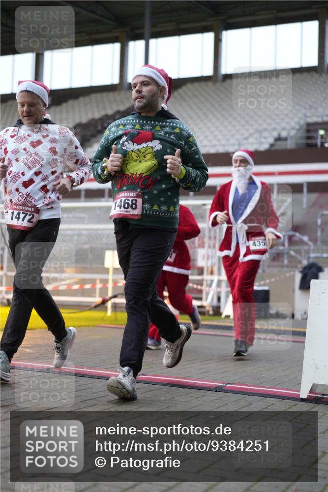 07.12.2025 - St. Pauli X-Mass-Run No. 15 Patografie http://msf.ph/oto/9384251 07.12.2025 10:26:59 Ziel 159, 1468, 1472, 3720, 4334, 4353, 4384 meine-sportfotos.de