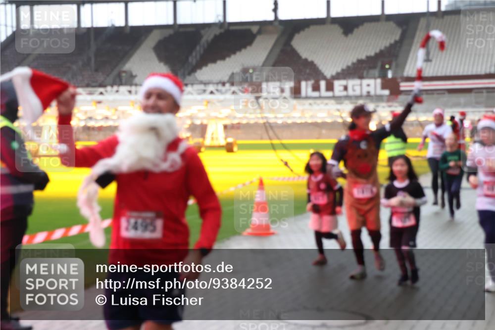 07.12.2025 - St. Pauli X-Mass-Run No. 15 Luisa Fischer http://msf.ph/oto/9384252 07.12.2025 11:29:10 Ziel 2495, 1897, 1917, 1919, 1920, 1921, 2038, 2162, 2163, 2164, 2189, 2190, 2383, 2426, 2427, 2431, 2495, 2707, 2709, 2774, 2808, 2845, 3234, 3599, 3670, 4641, 4818, 4832, 4837, 4838 meine-sportfotos.de