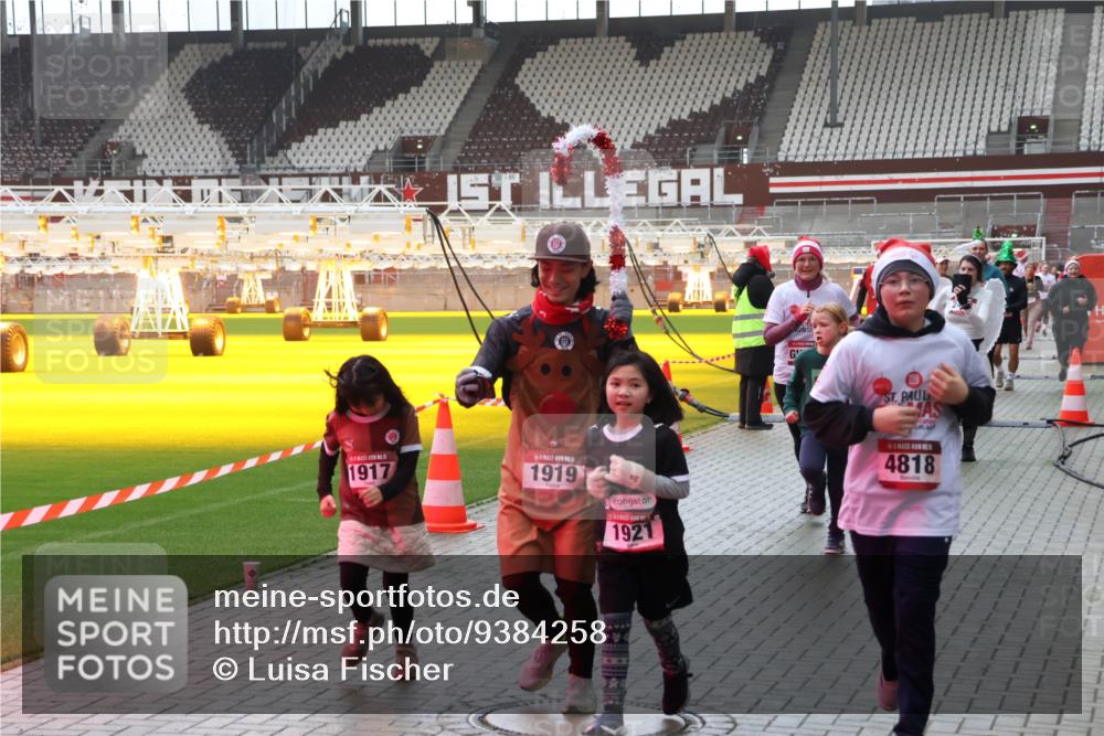 07.12.2025 - St. Pauli X-Mass-Run No. 15 Luisa Fischer http://msf.ph/oto/9384258 07.12.2025 11:29:11 Ziel 1917, 1919, 200, 1921, 1, 4818, 1897, 1917, 1919, 1920, 1921, 2038, 2162, 2164, 2189, 2190, 2383, 2426, 2427, 2431, 2495, 2707, 2709, 2774, 2808, 2845, 3234, 3670, 4641, 4818, 4832, 4837, 4838 meine-sportfotos.de