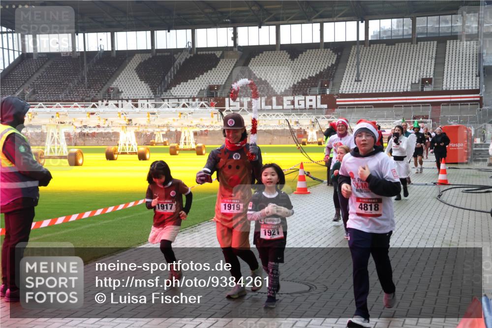 07.12.2025 - St. Pauli X-Mass-Run No. 15 Luisa Fischer http://msf.ph/oto/9384261 07.12.2025 11:29:11 Ziel 1917, 1919, 1921, 4818, 1897, 1917, 1919, 1920, 1921, 2038, 2162, 2164, 2189, 2190, 2383, 2426, 2427, 2431, 2495, 2707, 2709, 2774, 2808, 2845, 3234, 3670, 4641, 4818, 4832, 4837, 4838 meine-sportfotos.de