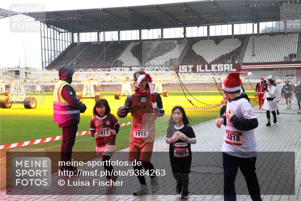07.12.2025 - St. Pauli X-Mass-Run No. 15 Luisa Fischer http://msf.ph/oto/9384263 07.12.2025 11:29:12 Ziel 1917, 1919, 1921, 4818, 1897, 1917, 1919, 1920, 1921, 2038, 2162, 2164, 2189, 2190, 2383, 2426, 2427, 2431, 2495, 2707, 2709, 2774, 2808, 2845, 3234, 3670, 4641, 4818, 4832, 4837, 4838 meine-sportfotos.de