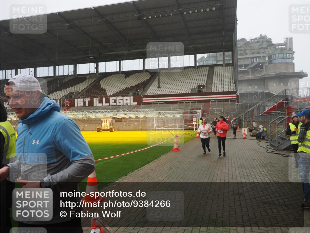07.12.2025 - St. Pauli X-Mass-Run No. 15 Fabian Wolf http://msf.ph/oto/9384266 07.12.2025 10:11:50 Ziel 670, 1687, 1688, 2906, 2909, 3085, 3761, 3767, 3909, 3932, 3935 meine-sportfotos.de