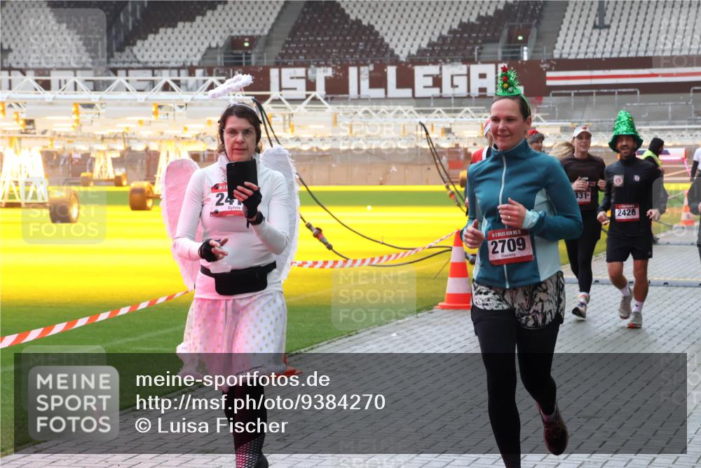 07.12.2025 - St. Pauli X-Mass-Run No. 15 Luisa Fischer http://msf.ph/oto/9384270 07.12.2025 11:29:16 Ziel 24, 15, 2709, 131, 0, 2426, 1897, 1917, 1919, 1920, 1921, 2038, 2189, 2190, 2383, 2426, 2427, 2431, 2495, 2707, 2709, 2774, 2808, 2845, 3234, 4641, 4818, 4832, 4837, 4838 meine-sportfotos.de