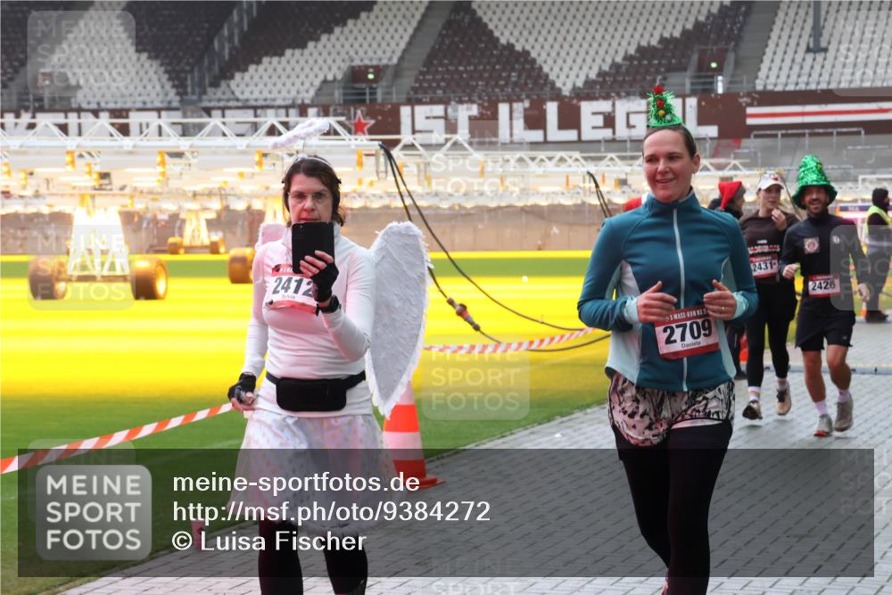 07.12.2025 - St. Pauli X-Mass-Run No. 15 Luisa Fischer http://msf.ph/oto/9384272 07.12.2025 11:29:16 Ziel 2412, 15, 2709, 2431, 2426, 1897, 1917, 1919, 1920, 1921, 2038, 2189, 2190, 2383, 2426, 2427, 2431, 2495, 2707, 2709, 2774, 2808, 2845, 3234, 4641, 4818, 4832, 4837, 4838 meine-sportfotos.de