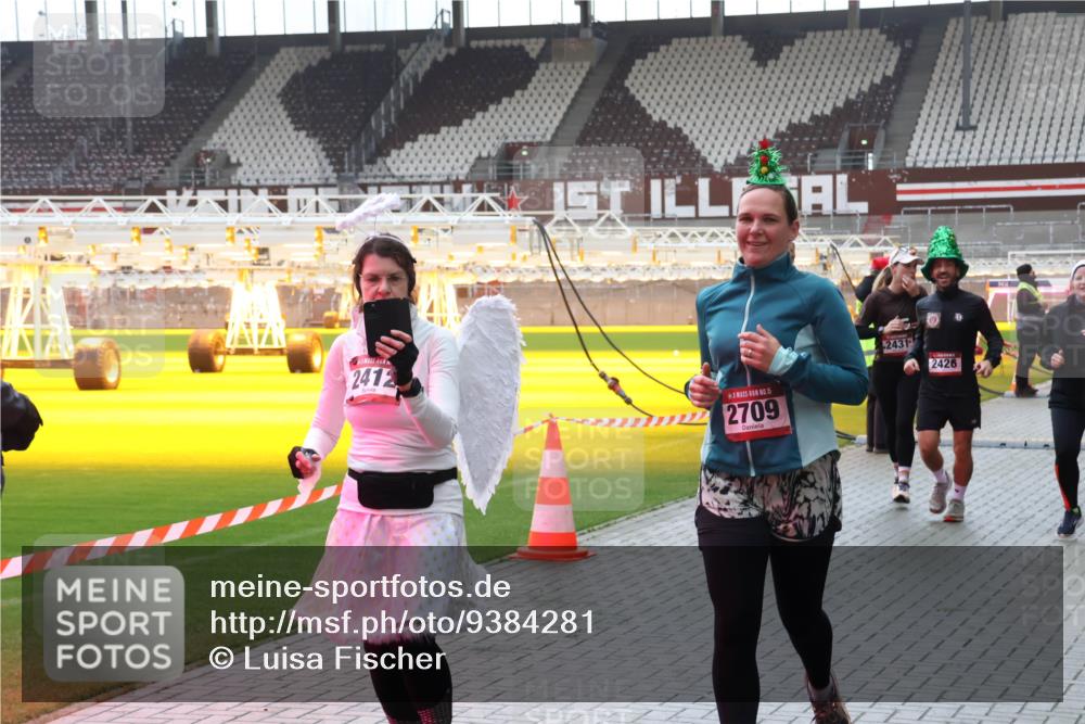 07.12.2025 - St. Pauli X-Mass-Run No. 15 Luisa Fischer http://msf.ph/oto/9384281 07.12.2025 11:29:16 Ziel 2412, 15, 2709, 2431, 2426, 1897, 1917, 1919, 1920, 1921, 2038, 2189, 2190, 2383, 2426, 2427, 2431, 2495, 2707, 2709, 2774, 2808, 2845, 3234, 4641, 4818, 4832, 4837, 4838 meine-sportfotos.de