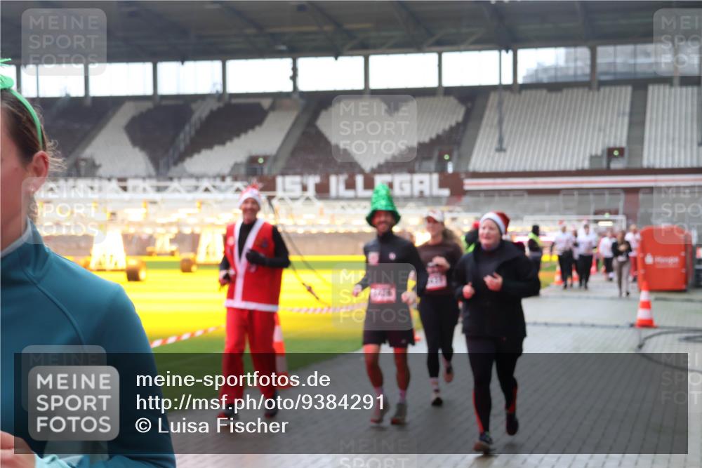 07.12.2025 - St. Pauli X-Mass-Run No. 15 Luisa Fischer http://msf.ph/oto/9384291 07.12.2025 11:29:18 Ziel 1897, 1917, 1919, 1920, 1921, 2038, 2189, 2190, 2383, 2426, 2427, 2431, 2495, 2707, 2709, 2774, 2808, 2845, 3234, 3235, 3236, 4641, 4818, 4832, 4837, 4838 meine-sportfotos.de
