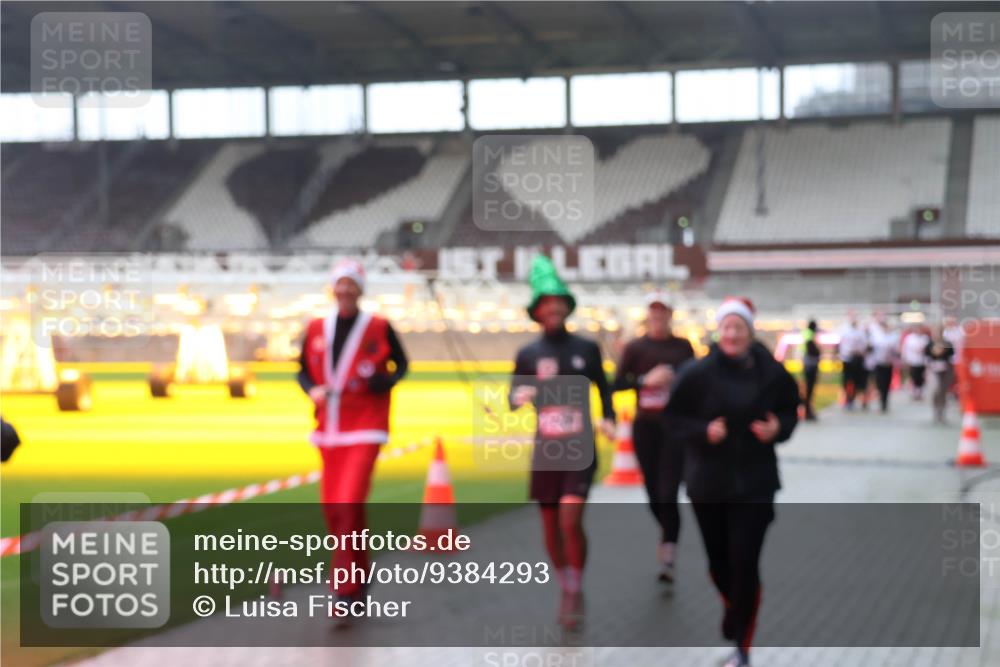 07.12.2025 - St. Pauli X-Mass-Run No. 15 Luisa Fischer http://msf.ph/oto/9384293 07.12.2025 11:29:19 Ziel 1897, 1917, 1919, 1920, 1921, 2038, 2189, 2190, 2383, 2426, 2427, 2431, 2495, 2707, 2709, 2774, 2808, 2845, 3234, 3235, 3236, 4641, 4818, 4832, 4837, 4838 meine-sportfotos.de