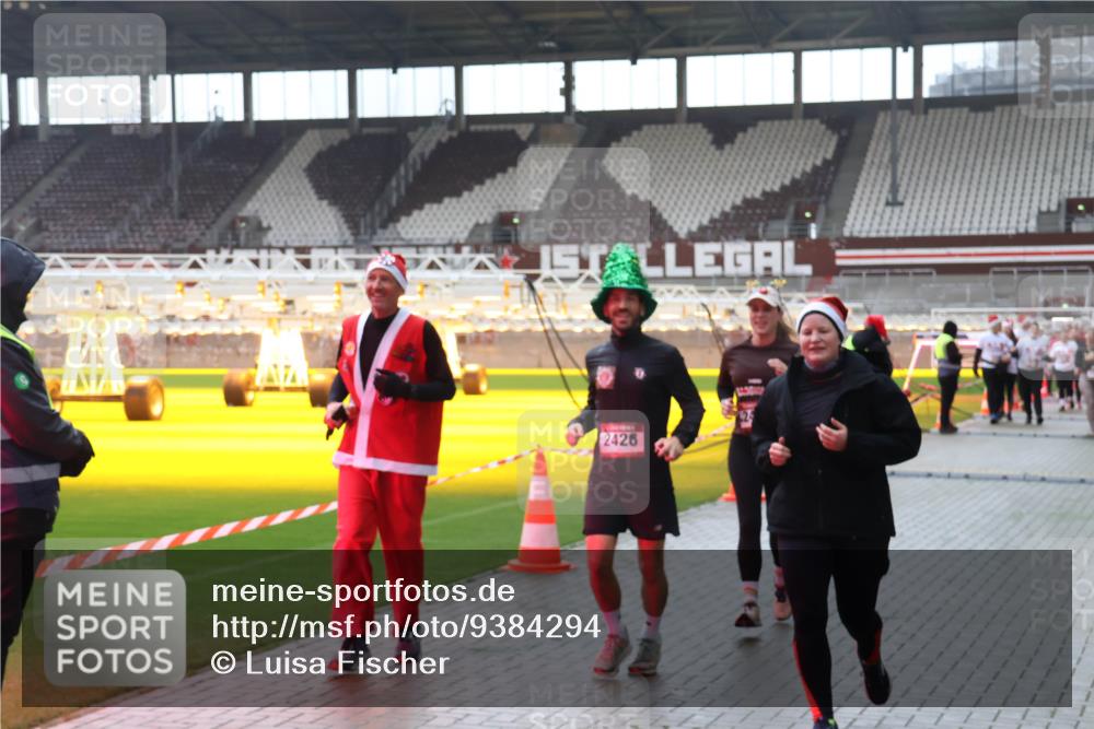 07.12.2025 - St. Pauli X-Mass-Run No. 15 Luisa Fischer http://msf.ph/oto/9384294 07.12.2025 11:29:19 Ziel 2426, 1897, 1917, 1919, 1920, 1921, 2038, 2189, 2190, 2383, 2426, 2427, 2431, 2495, 2707, 2709, 2774, 2808, 2845, 3234, 3235, 3236, 4641, 4818, 4832, 4837, 4838 meine-sportfotos.de