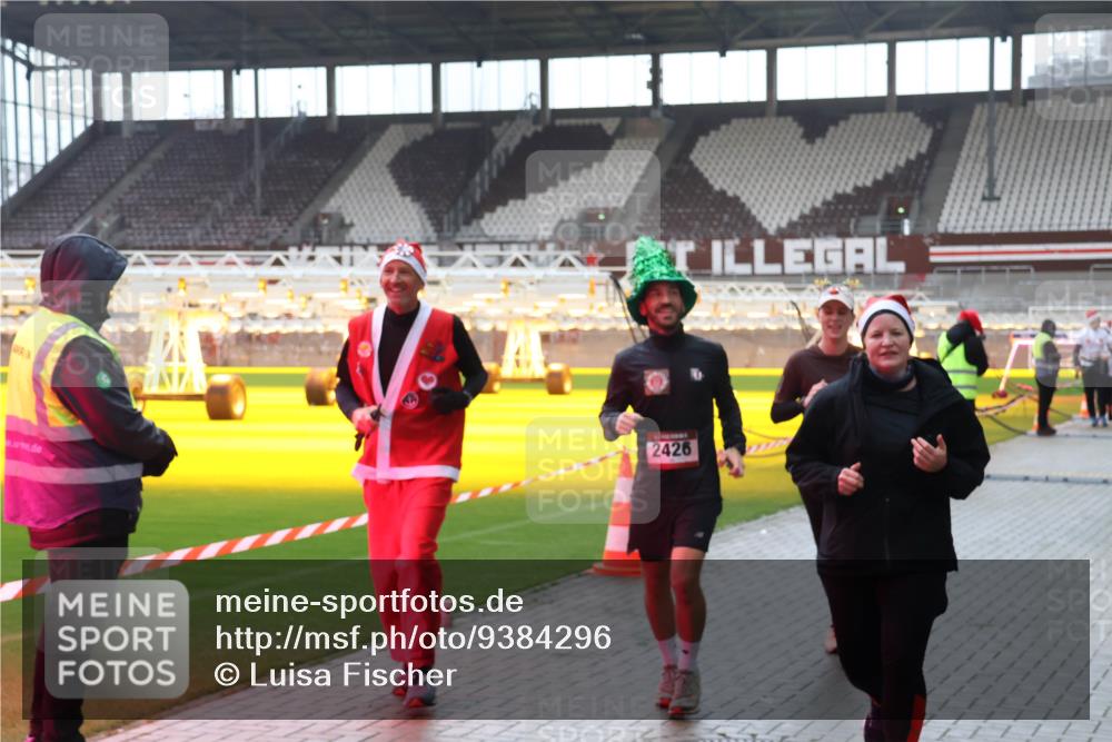 07.12.2025 - St. Pauli X-Mass-Run No. 15 Luisa Fischer http://msf.ph/oto/9384296 07.12.2025 11:29:19 Ziel 2426, 1897, 1917, 1919, 1920, 1921, 2038, 2189, 2190, 2383, 2426, 2427, 2431, 2495, 2707, 2709, 2774, 2808, 2845, 3234, 3235, 3236, 4641, 4818, 4832, 4837, 4838 meine-sportfotos.de