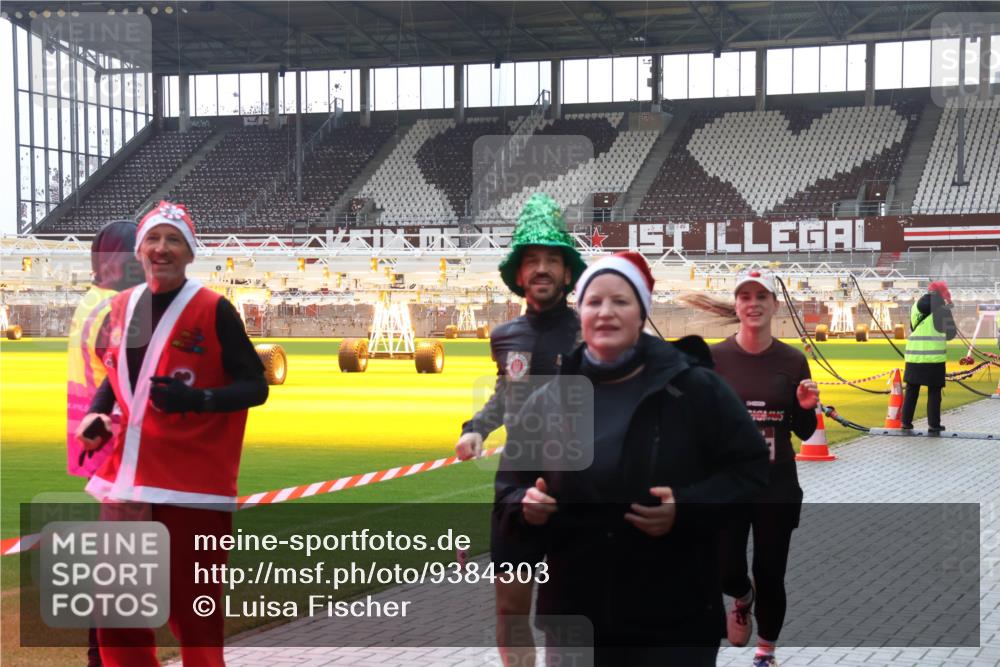 07.12.2025 - St. Pauli X-Mass-Run No. 15 Luisa Fischer http://msf.ph/oto/9384303 07.12.2025 11:29:20 Ziel 1897, 1917, 1919, 1920, 1921, 2038, 2189, 2190, 2383, 2426, 2427, 2431, 2495, 2707, 2709, 2774, 2808, 2845, 3234, 3235, 3236, 4641, 4818, 4832, 4837, 4838 meine-sportfotos.de