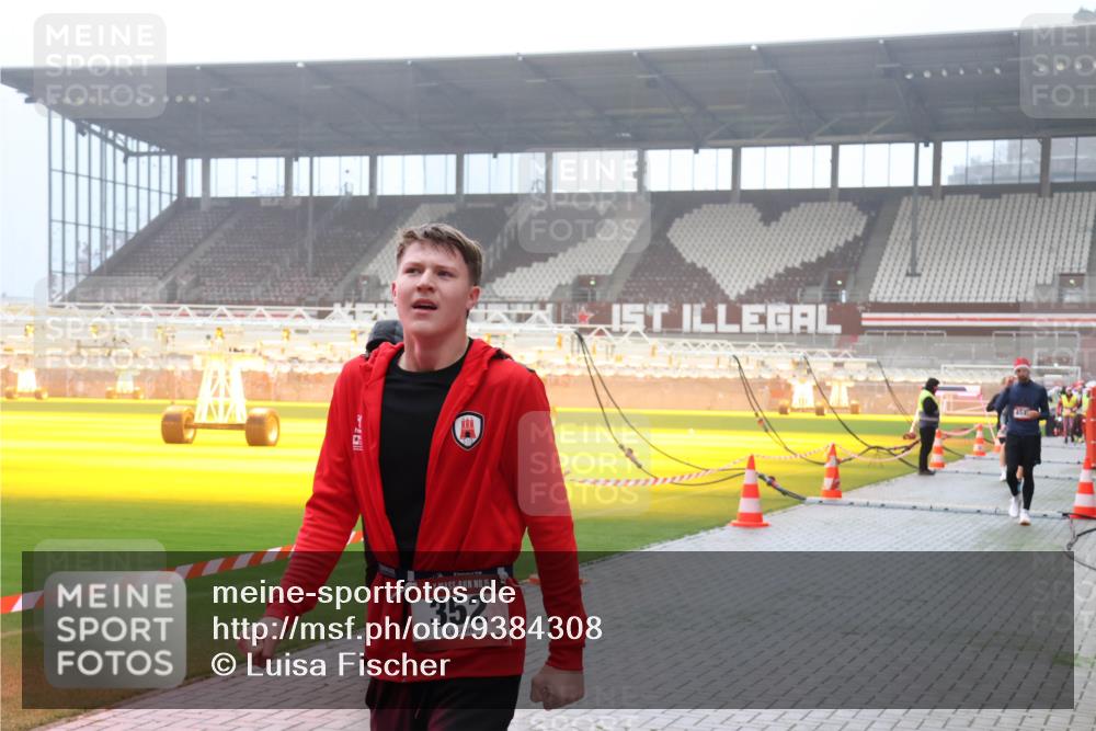 07.12.2025 - St. Pauli X-Mass-Run No. 15 Luisa Fischer http://msf.ph/oto/9384308 07.12.2025 10:14:54 Ziel 15, 352, 174, 352, 1158, 2564, 2617, 2618, 2864, 3243, 3481, 3565, 4489, 4502, 4508, 4526, 4545 meine-sportfotos.de