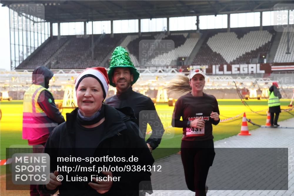 07.12.2025 - St. Pauli X-Mass-Run No. 15 Luisa Fischer http://msf.ph/oto/9384312 07.12.2025 11:29:21 Ziel 243, 861, 1897, 1917, 1919, 1920, 1921, 2038, 2189, 2190, 2383, 2426, 2427, 2431, 2495, 2676, 2707, 2709, 2774, 3234, 3235, 3236, 4641, 4818, 4832, 4837, 4838 meine-sportfotos.de