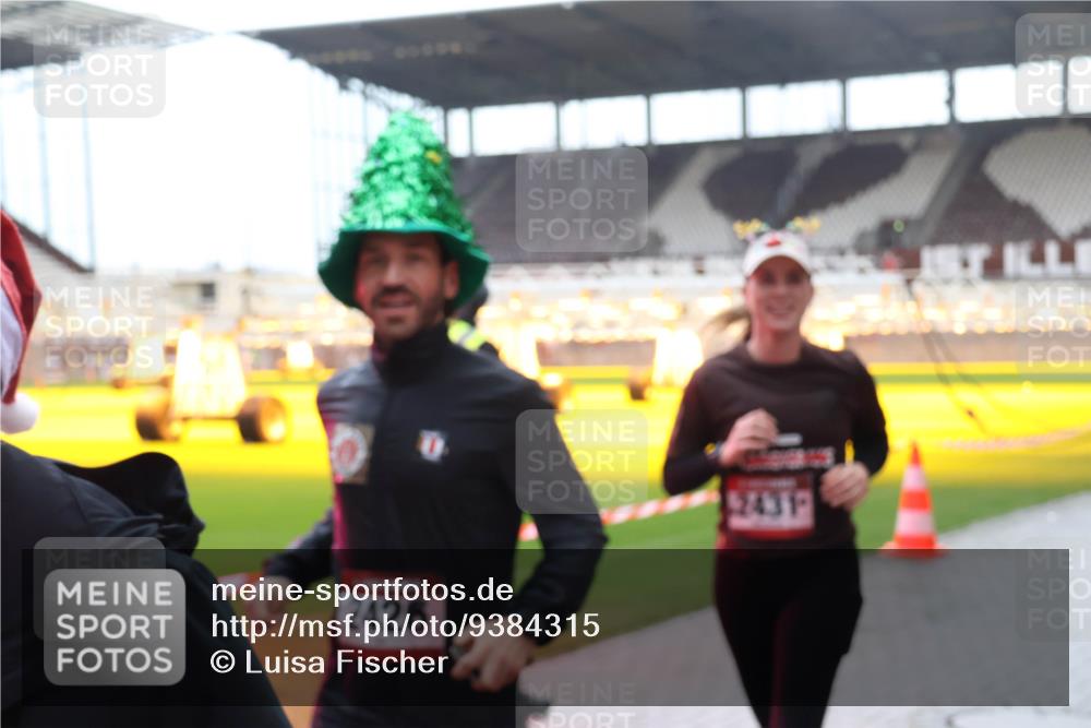 07.12.2025 - St. Pauli X-Mass-Run No. 15 Luisa Fischer http://msf.ph/oto/9384315 07.12.2025 11:29:22 Ziel 2426, 243, 861, 1897, 1917, 1919, 1920, 1921, 2038, 2189, 2190, 2383, 2426, 2427, 2431, 2495, 2676, 2707, 2709, 2774, 3234, 3235, 3236, 4392, 4432, 4452, 4641, 4818, 4832, 4837, 4838 meine-sportfotos.de