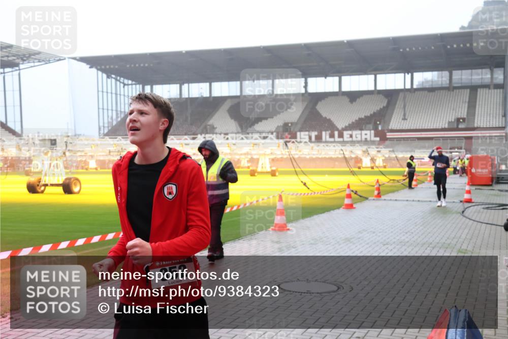 07.12.2025 - St. Pauli X-Mass-Run No. 15 Luisa Fischer http://msf.ph/oto/9384323 07.12.2025 10:14:55 Ziel 352, 174, 352, 1158, 2564, 2617, 2618, 2864, 3243, 3481, 3565, 4489, 4502, 4508, 4526, 4545 meine-sportfotos.de