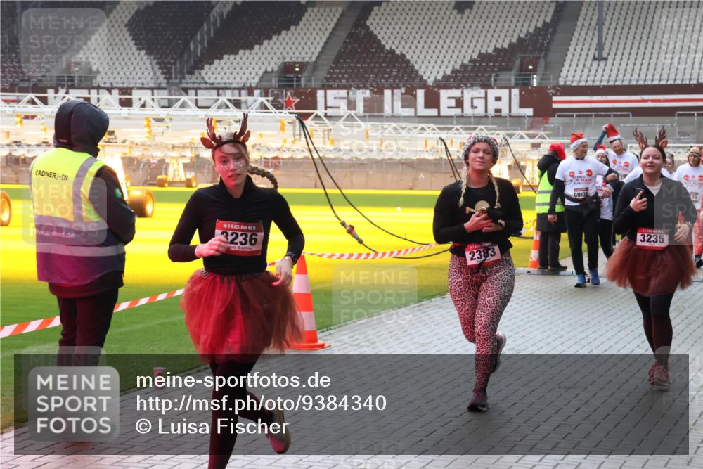 07.12.2025 - St. Pauli X-Mass-Run No. 15 Luisa Fischer http://msf.ph/oto/9384340 07.12.2025 11:29:33 Ziel 5, 3236, 2383, 3235, 861, 2038, 2189, 2190, 2213, 2285, 2383, 2500, 2522, 2676, 2701, 2702, 2707, 2709, 3234, 3235, 3236, 4392, 4432, 4452, 4818, 4837, 4838 meine-sportfotos.de