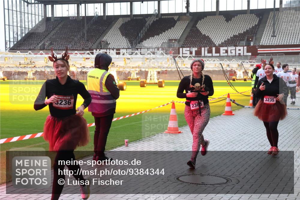 07.12.2025 - St. Pauli X-Mass-Run No. 15 Luisa Fischer http://msf.ph/oto/9384344 07.12.2025 11:29:33 Ziel 3236, 2388, 3235, 861, 2038, 2189, 2190, 2213, 2285, 2383, 2500, 2522, 2676, 2701, 2702, 2707, 2709, 3234, 3235, 3236, 4392, 4432, 4452, 4818, 4837, 4838 meine-sportfotos.de