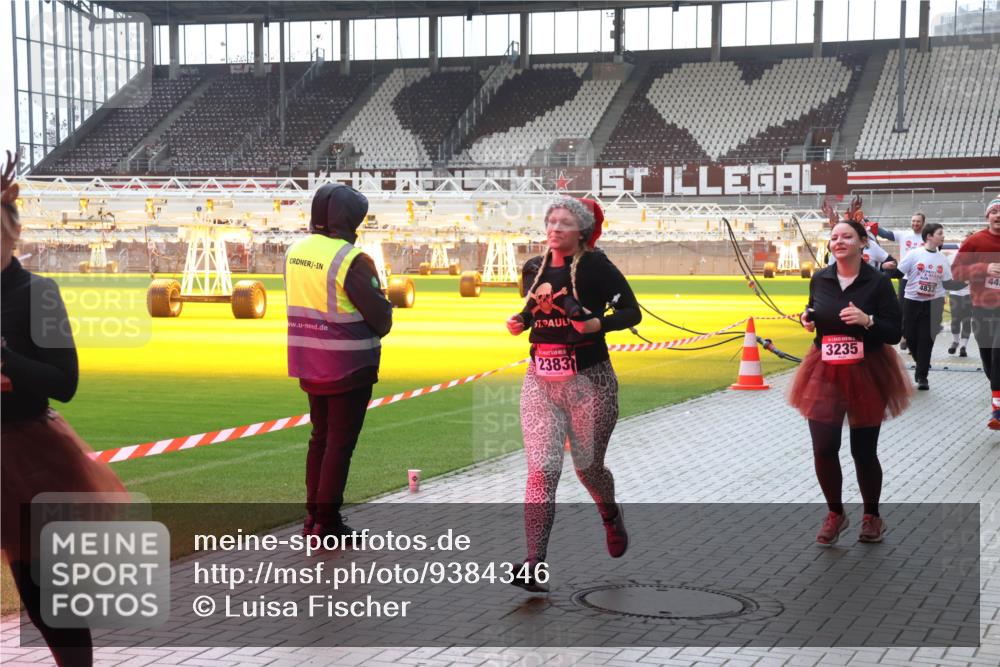 07.12.2025 - St. Pauli X-Mass-Run No. 15 Luisa Fischer http://msf.ph/oto/9384346 07.12.2025 11:29:34 Ziel 2383, 1, 3235, 4832, 449, 861, 1759, 2038, 2189, 2190, 2213, 2285, 2383, 2500, 2522, 2676, 2701, 2702, 2707, 2709, 3234, 3235, 3236, 4392, 4432, 4452, 4818, 4837, 4838 meine-sportfotos.de