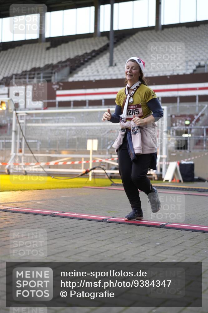 07.12.2025 - St. Pauli X-Mass-Run No. 15 Patografie http://msf.ph/oto/9384347 07.12.2025 10:27:16 Ziel 1312, 1317, 1618, 3571, 3714, 3715, 3722, 4225, 4391, 4409, 4410, 4435 meine-sportfotos.de