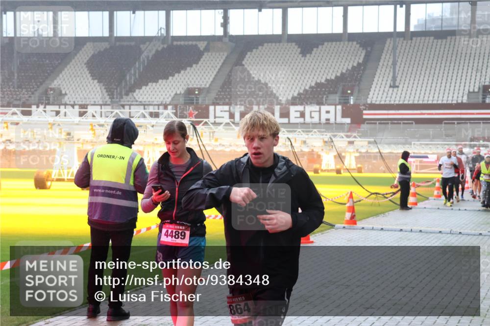 07.12.2025 - St. Pauli X-Mass-Run No. 15 Luisa Fischer http://msf.ph/oto/9384348 07.12.2025 10:15:11 Ziel 15, 4489, 15, 864, 352, 762, 1158, 1363, 1867, 1869, 1873, 2564, 2617, 2618, 2864, 2883, 2891, 3481, 3565, 3741, 4001, 4004, 4489, 4508, 4545 meine-sportfotos.de