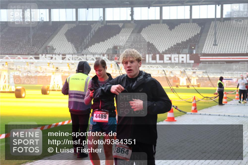 07.12.2025 - St. Pauli X-Mass-Run No. 15 Luisa Fischer http://msf.ph/oto/9384351 07.12.2025 10:15:11 Ziel 4489, 15, 864, 352, 762, 1158, 1363, 1867, 1869, 1873, 2564, 2617, 2618, 2864, 2883, 2891, 3481, 3565, 3741, 4001, 4004, 4489, 4508, 4545 meine-sportfotos.de