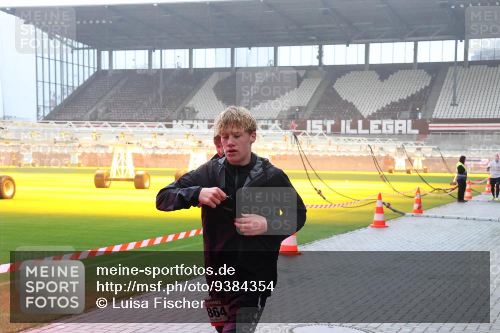 07.12.2025 - St. Pauli X-Mass-Run No. 15 Luisa Fischer http://msf.ph/oto/9384354 07.12.2025 10:15:12 Ziel 15, 864, 352, 762, 1158, 1363, 1867, 1869, 1873, 2564, 2617, 2618, 2864, 2883, 2891, 3481, 3565, 3741, 4001, 4004, 4489, 4508, 4545 meine-sportfotos.de