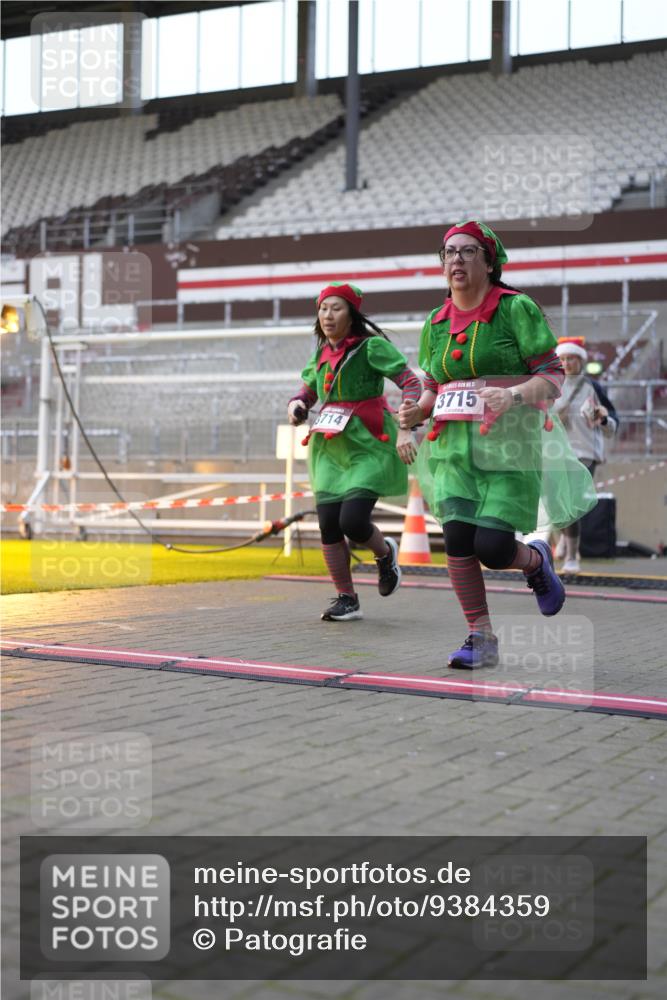 07.12.2025 - St. Pauli X-Mass-Run No. 15 Patografie http://msf.ph/oto/9384359 07.12.2025 10:27:19 Ziel 1312, 1317, 1618, 3571, 3714, 3715, 3722, 3723, 3793, 4225, 4391, 4409, 4410, 4435 meine-sportfotos.de