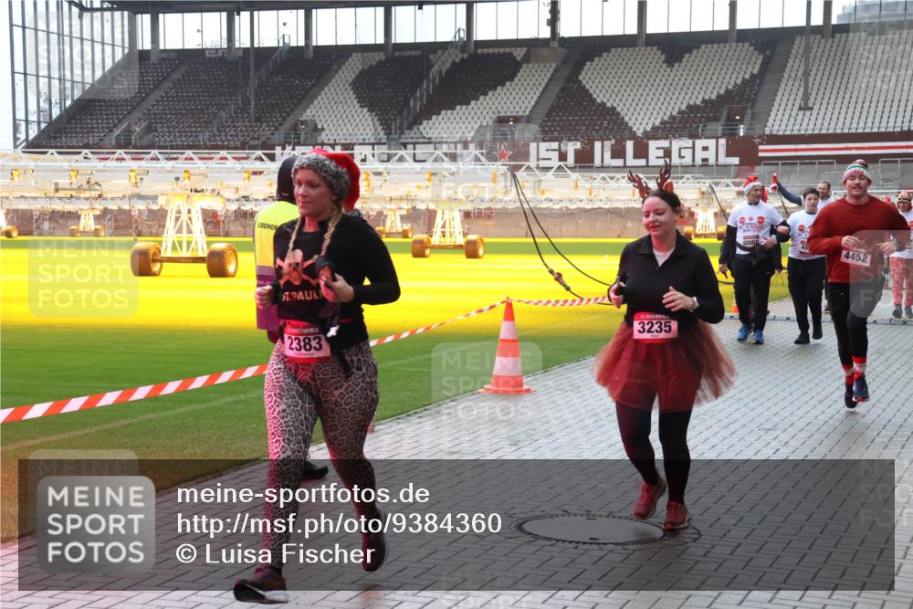 07.12.2025 - St. Pauli X-Mass-Run No. 15 Luisa Fischer http://msf.ph/oto/9384360 07.12.2025 11:29:34 Ziel 2383, 3235, 4452, 861, 1759, 2038, 2189, 2190, 2213, 2285, 2383, 2500, 2522, 2676, 2701, 2702, 2707, 2709, 3234, 3235, 3236, 4392, 4432, 4452, 4818, 4837, 4838 meine-sportfotos.de