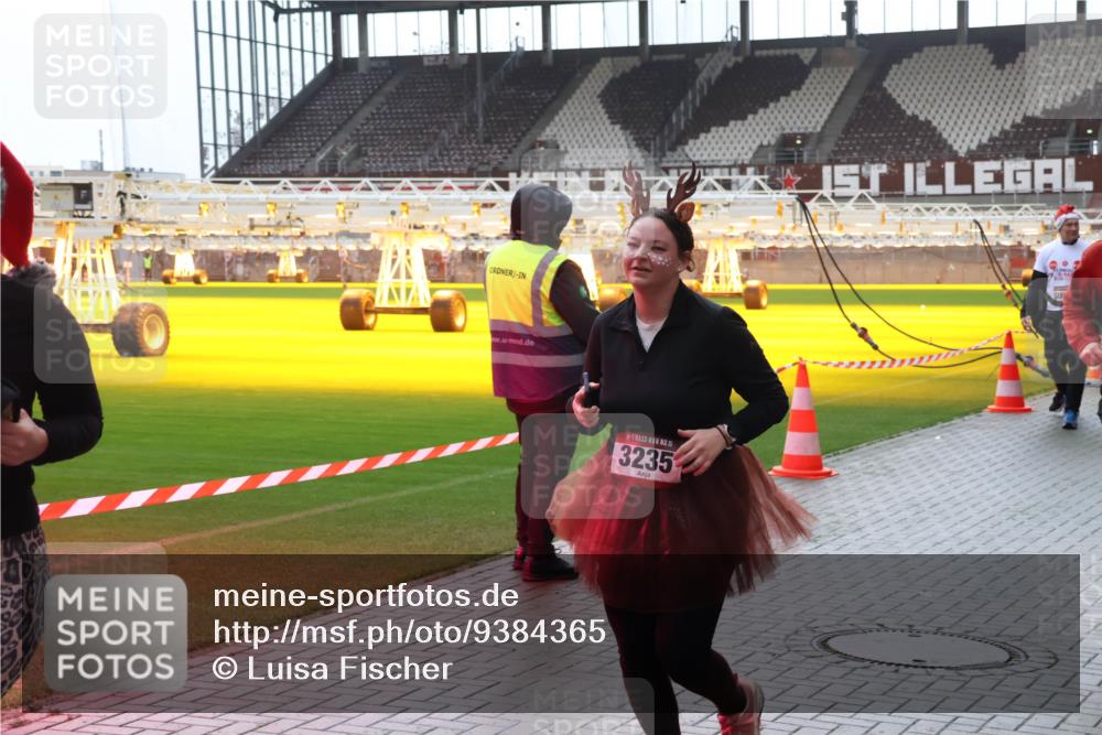 07.12.2025 - St. Pauli X-Mass-Run No. 15 Luisa Fischer http://msf.ph/oto/9384365 07.12.2025 11:29:35 Ziel 15, 3235, 861, 1759, 2038, 2189, 2190, 2213, 2285, 2383, 2500, 2522, 2676, 2701, 2702, 2707, 2709, 3234, 3235, 3236, 4392, 4432, 4452, 4818, 4837, 4838 meine-sportfotos.de